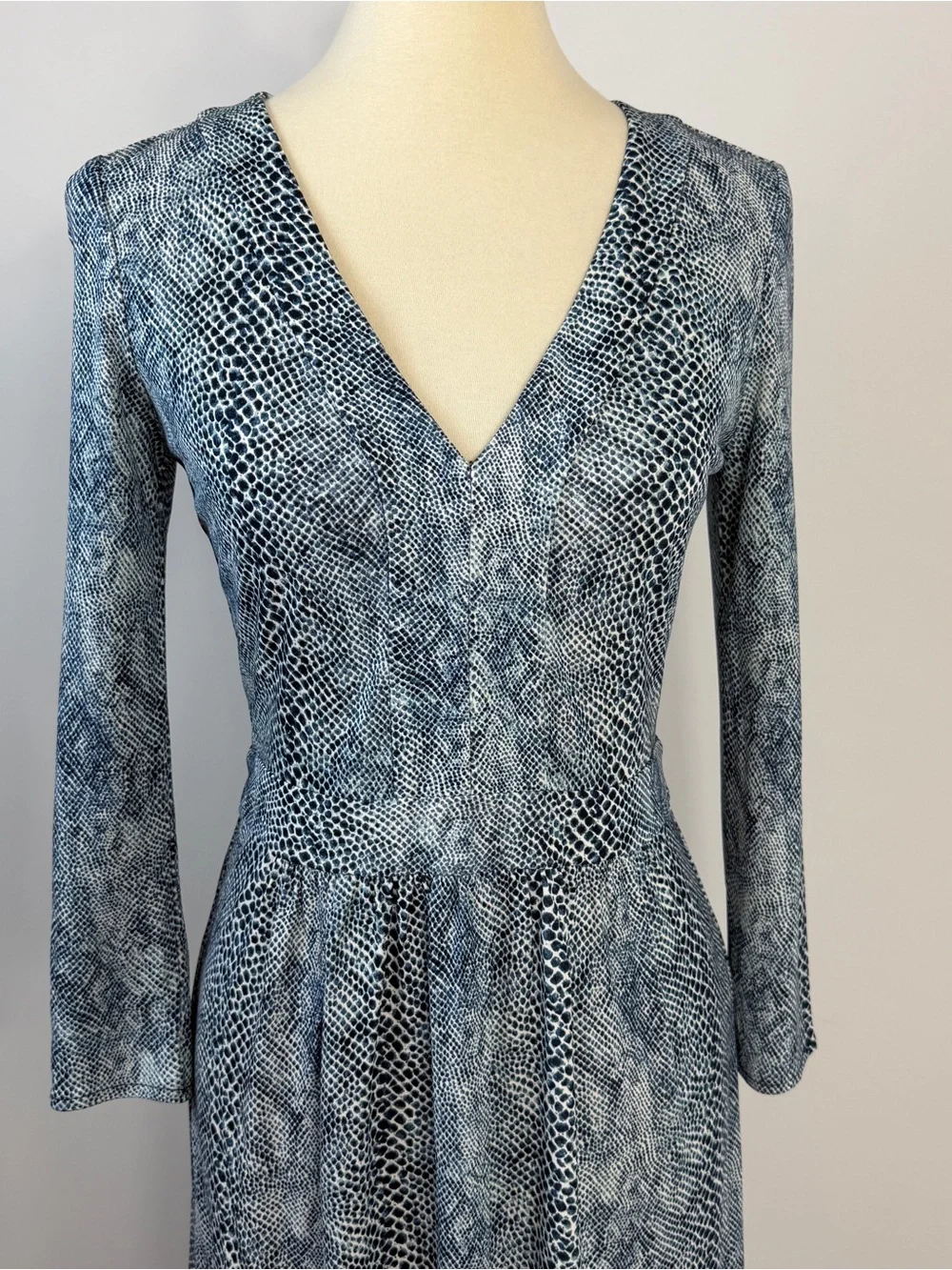 Tory Burch Navy Snakeskin Print Slinky Rayon V-Neckline Mini Dress XS